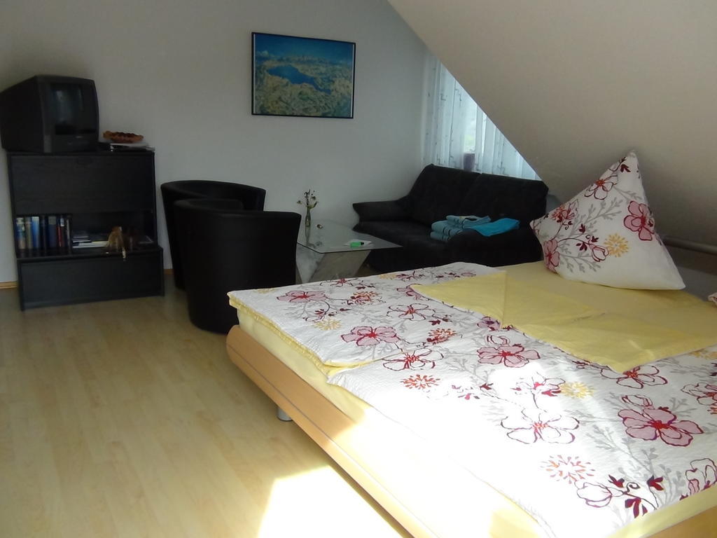 Haus Erika Am Weg Bed & Breakfast Kesswil Стая снимка